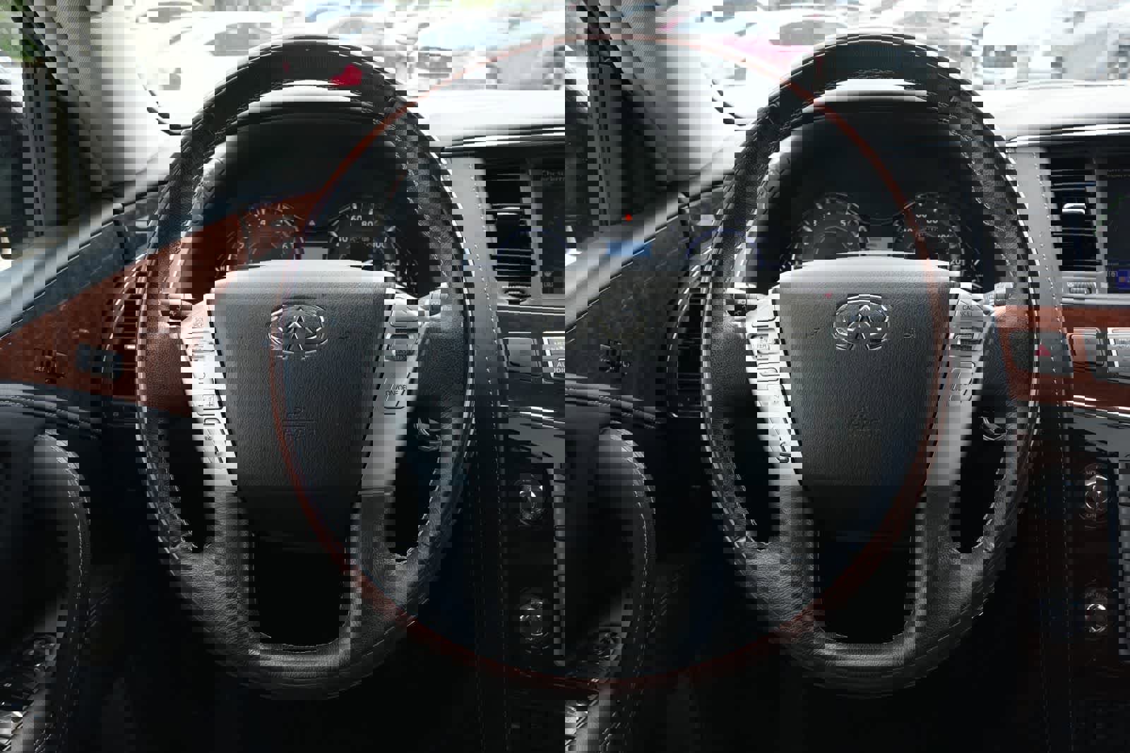 Used 2019 INFINITI QX80 Luxe w/ All-Season Package image 6