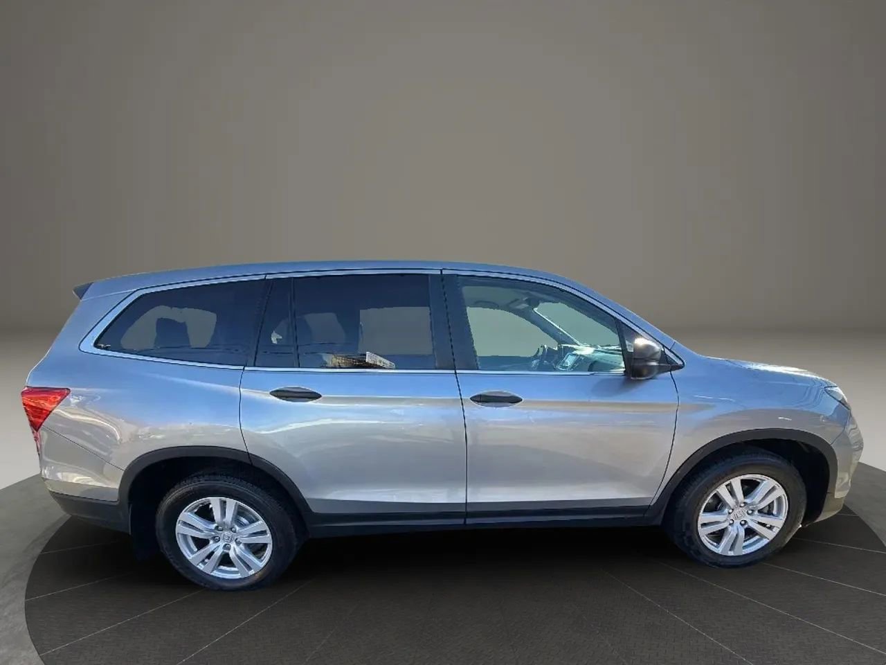 Used 2018 Honda Pilot LX image 4