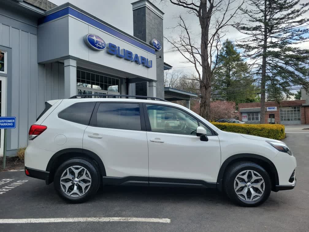 Used 2023 Subaru Forester Premium image 2