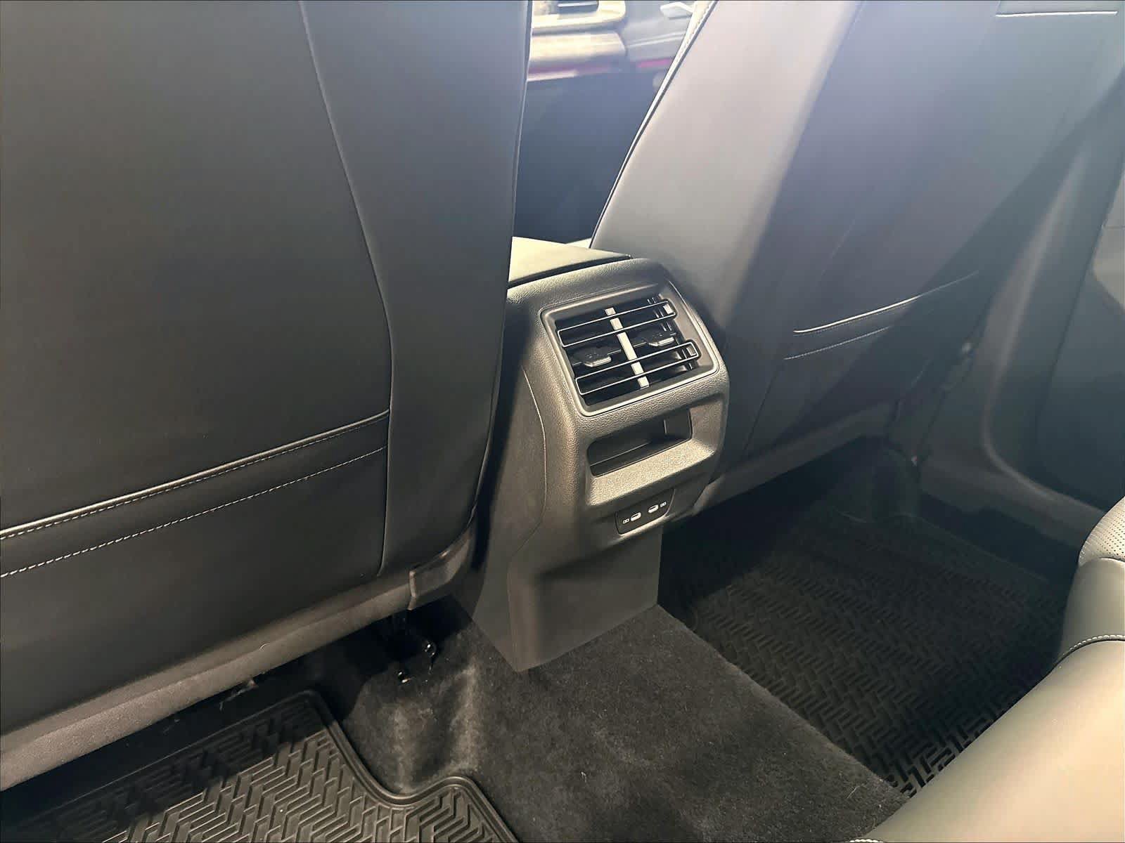 Certified 2026 Volkswagen Tiguan SE R-Line FWD image 13