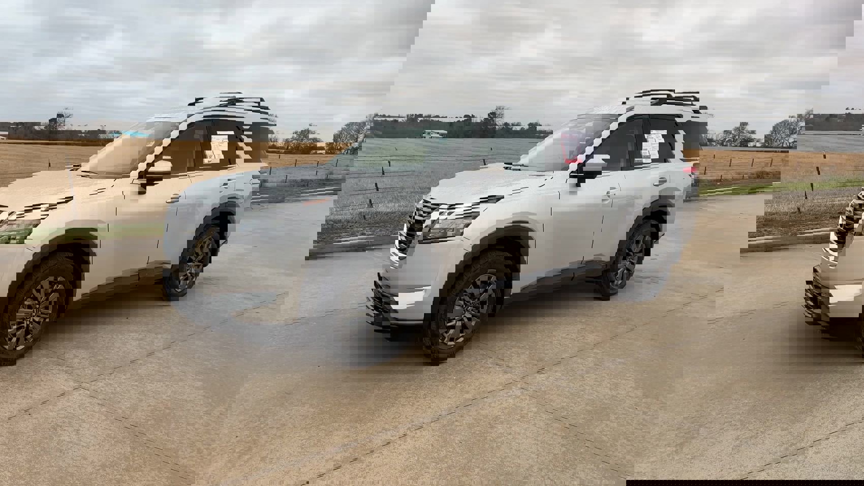 Used 2024 Nissan Pathfinder SV image 4