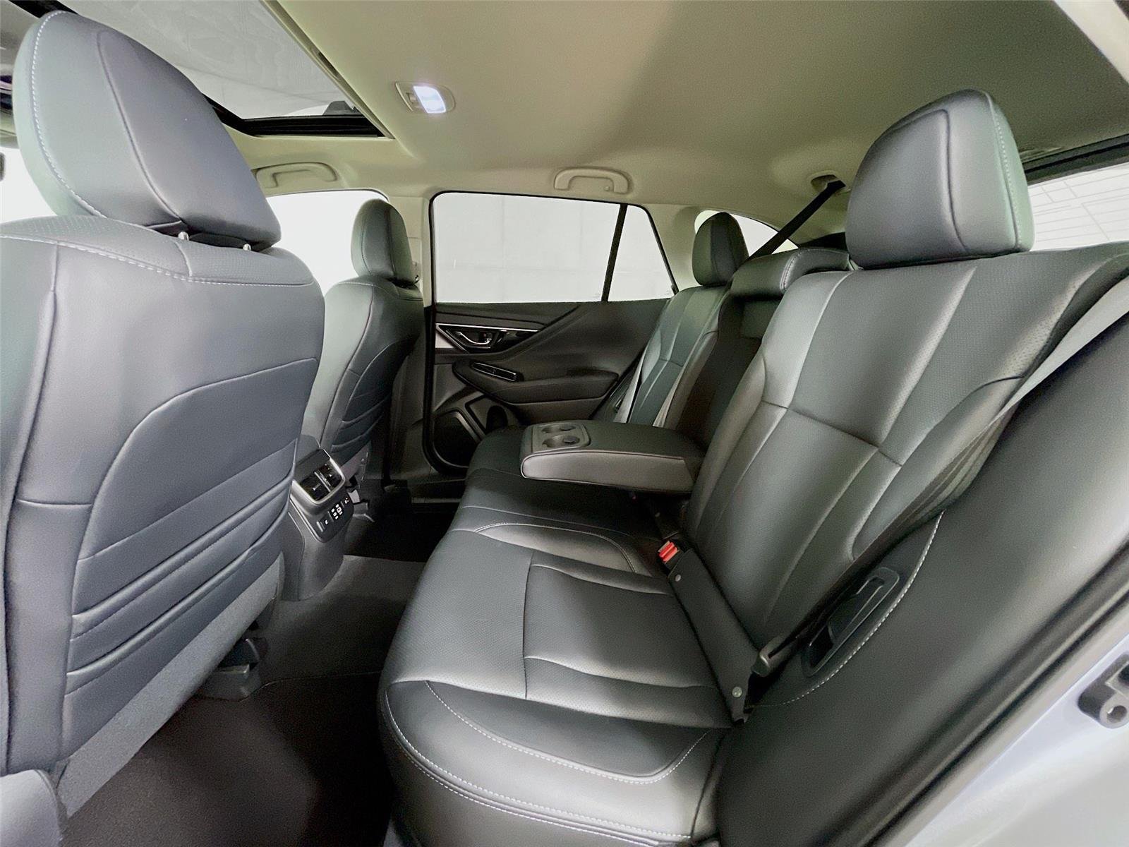 Used 2025 Subaru Outback Touring AWD/4WD image 30
