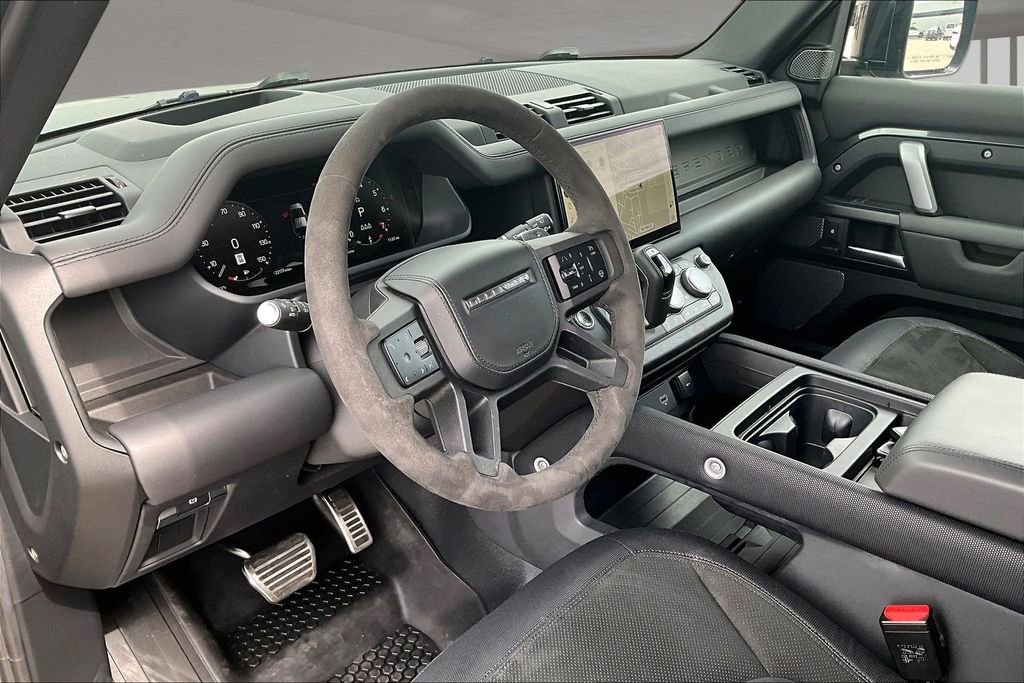 Used 2023 Land Rover Defender 110 V8 AWD/4WD image 13