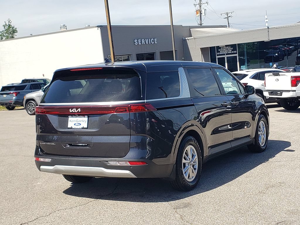 Used 2022 Kia Carnival LX FWD image 5