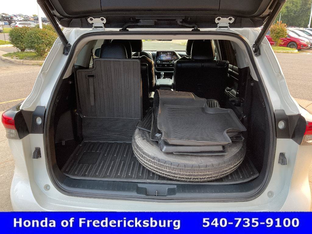 Used 2021 Toyota Highlander XLE AWD/4WD image 19