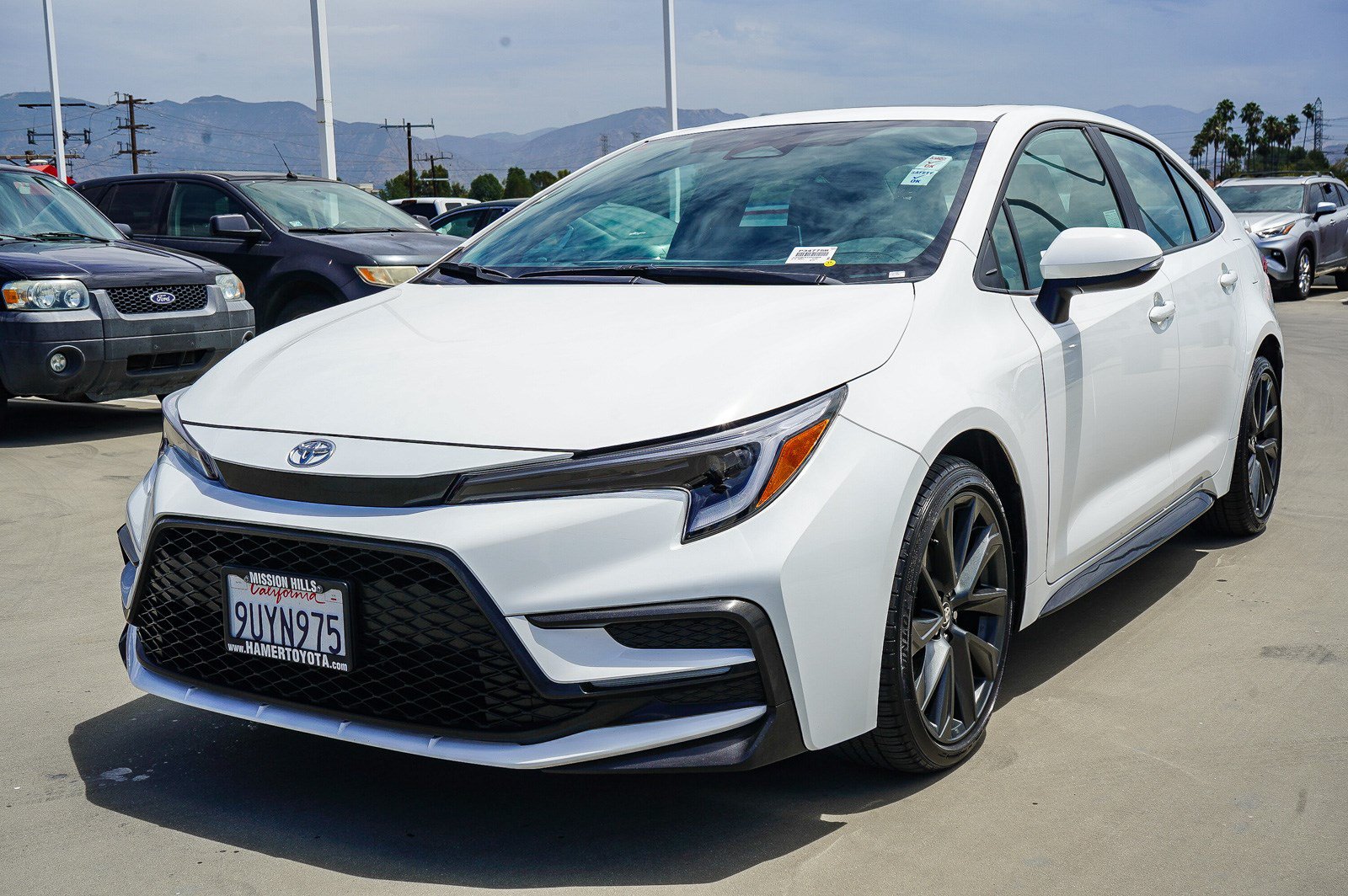 Certified 2025 Toyota Corolla SE w/ SE Premium Package FWD image 3