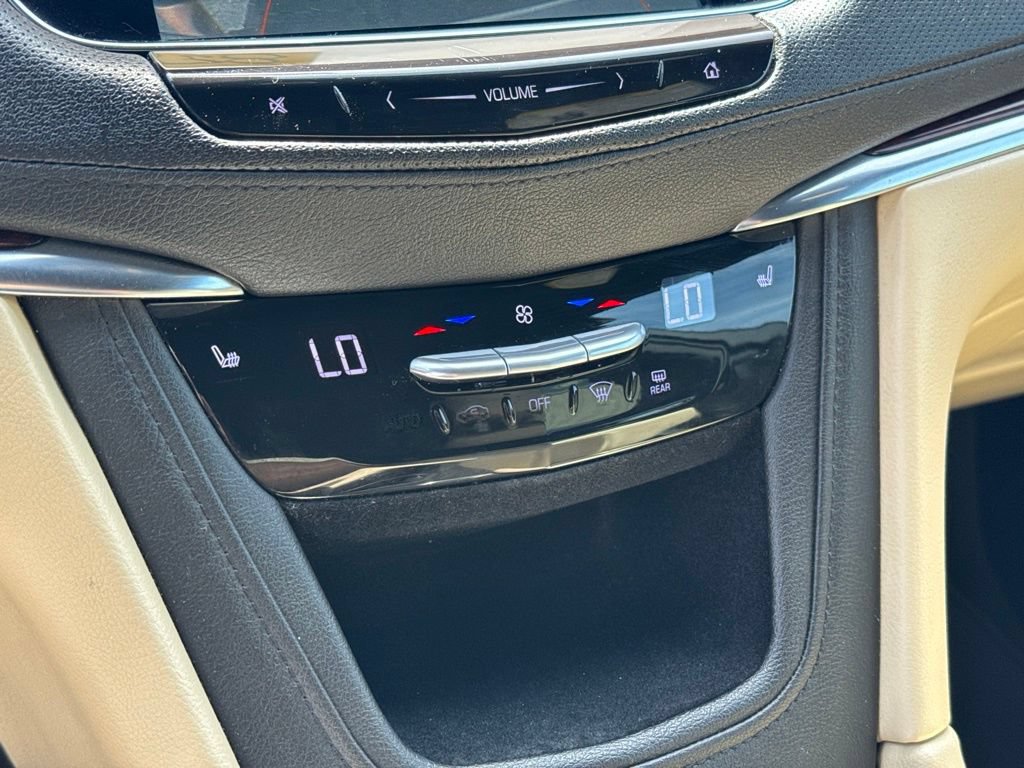 Used 2018 Cadillac XT5 Luxury w/ Driver Awareness Package AWD/4WD image 23