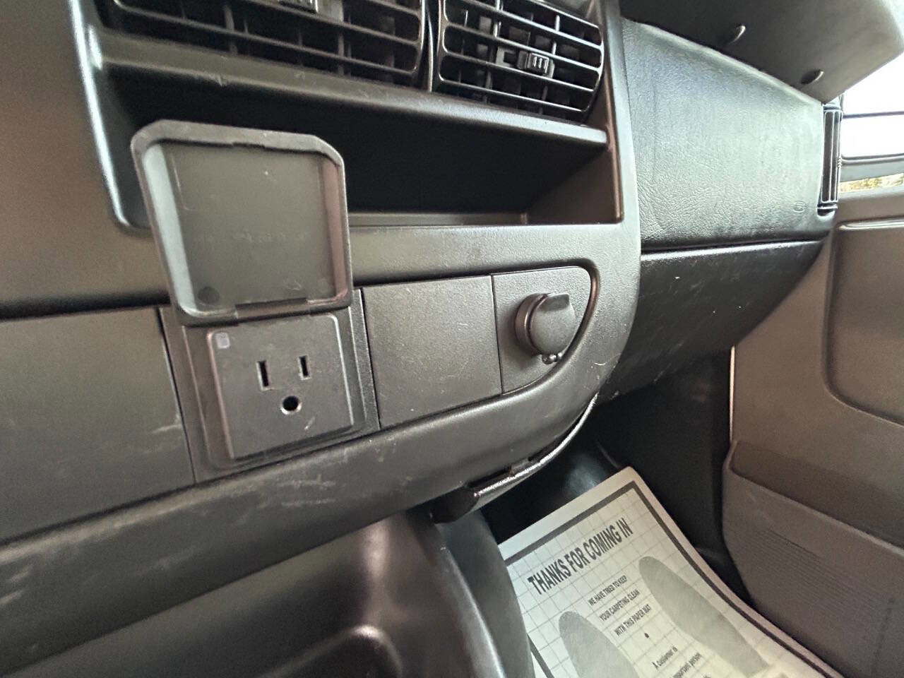 Used 2016 GMC Savana 3500 image 27