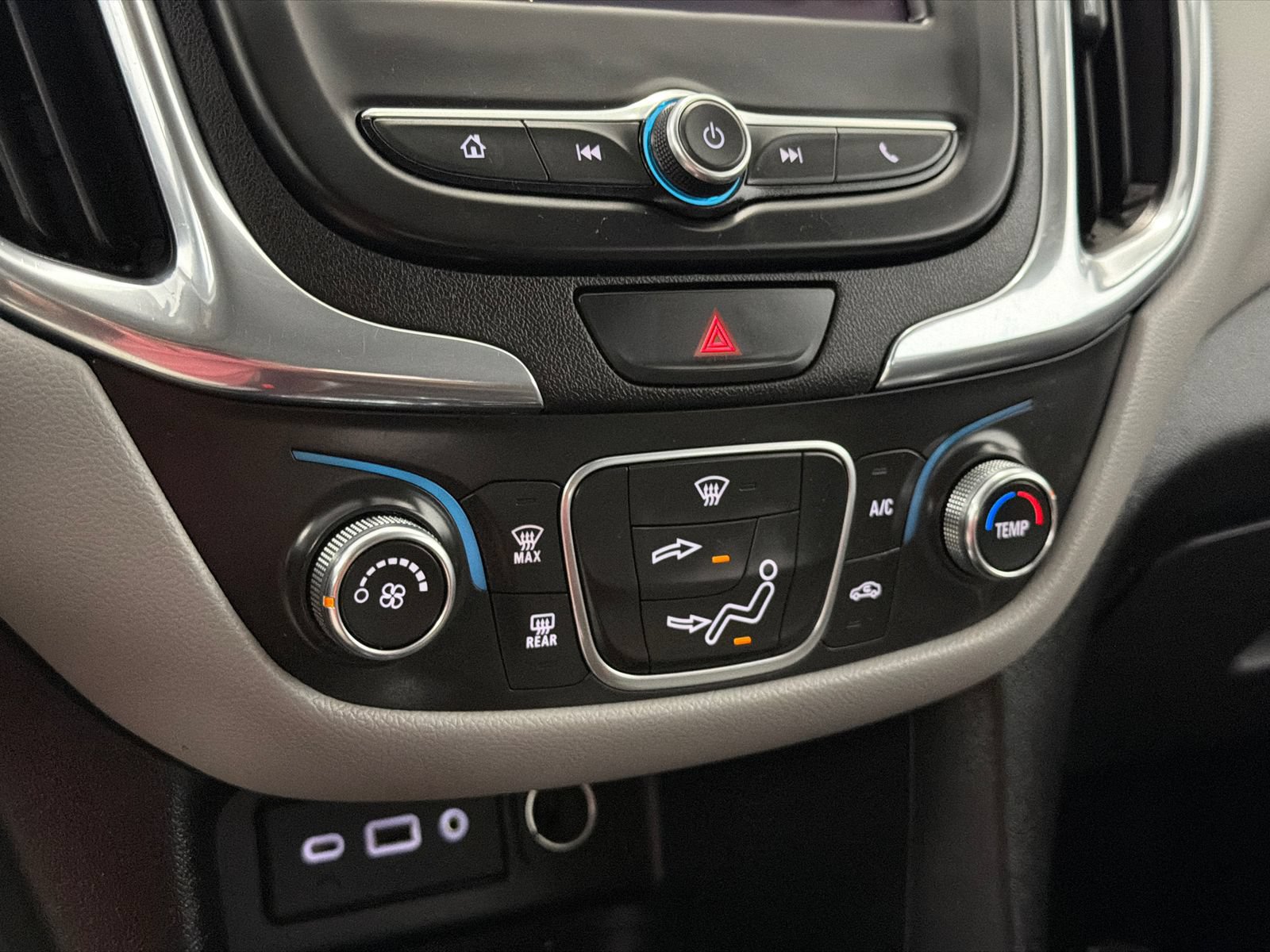 Used 2020 Chevrolet Equinox LS AWD/4WD image 24
