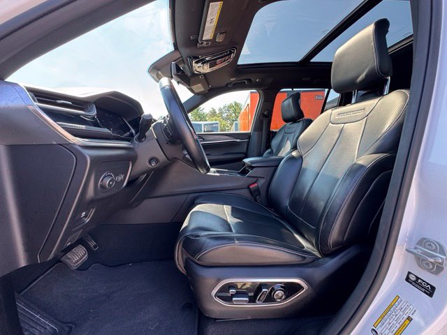 Used 2022 Jeep Grand Cherokee Overland w/ Luxury Tech Group IV AWD/4WD image 10