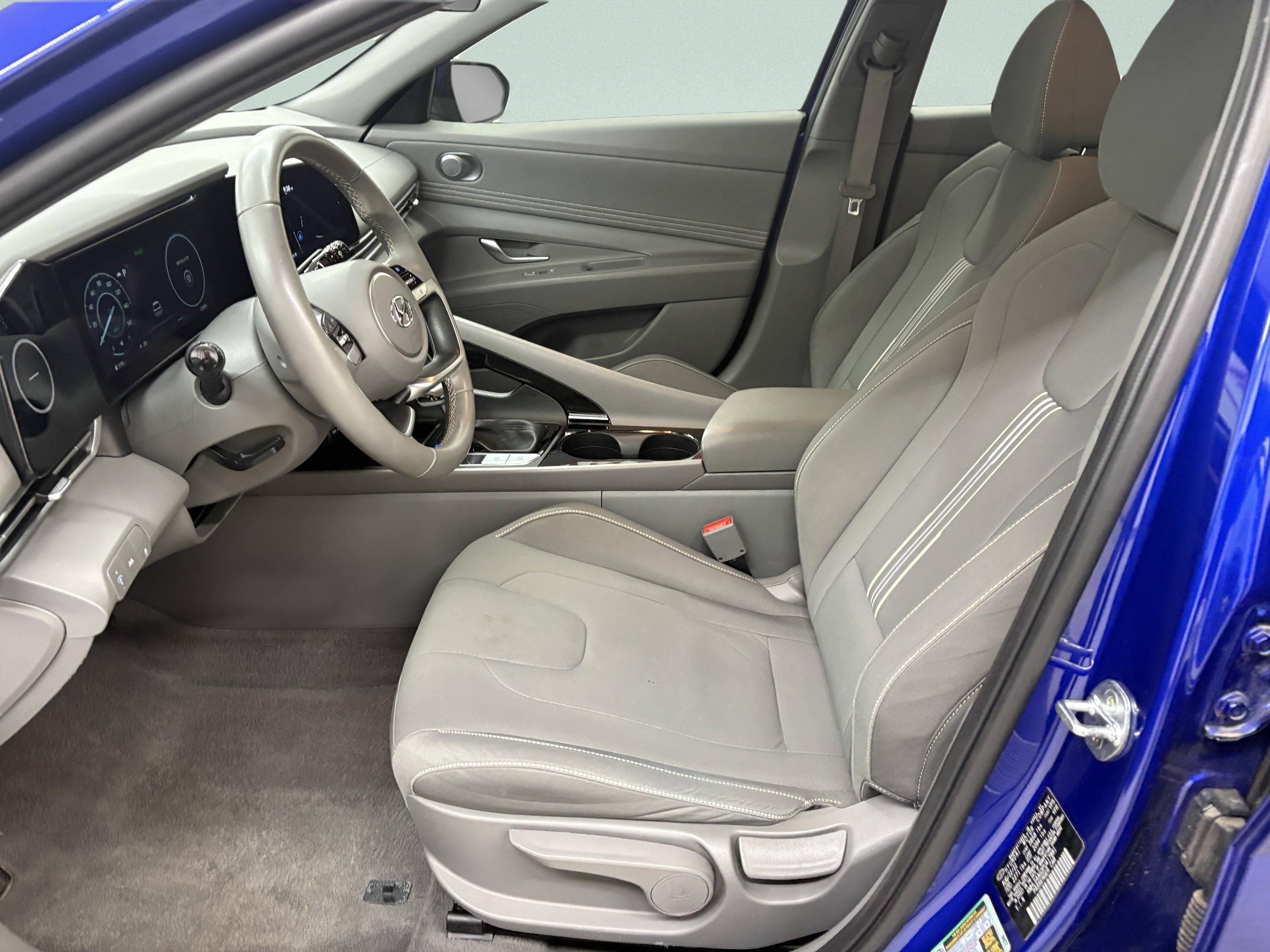 Used 2023 Hyundai Elantra SEL w/ Convenience Package FWD image 11
