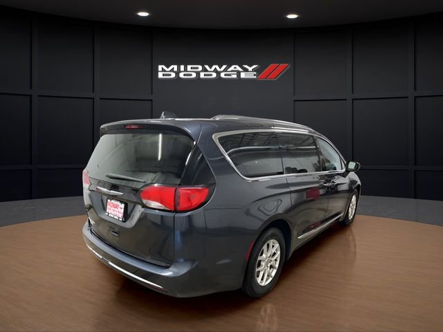 Used 2020 Chrysler Pacifica Touring-L FWD image 4
