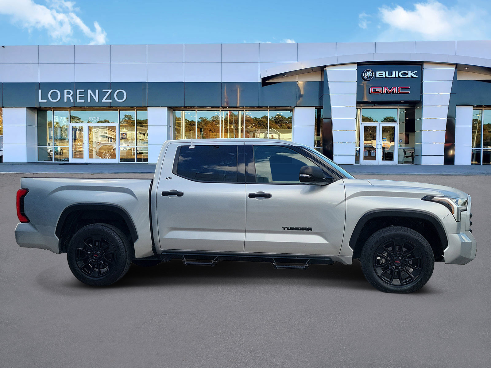 Used 2022 Toyota Tundra SR5 w/ Convenience Package RWD image 4
