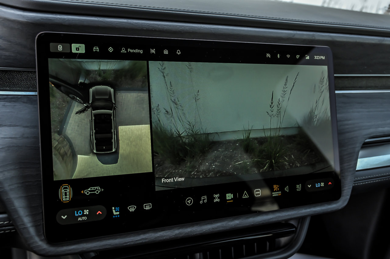 Used 2023 Rivian R1S Adventure AWD/4WD image 33