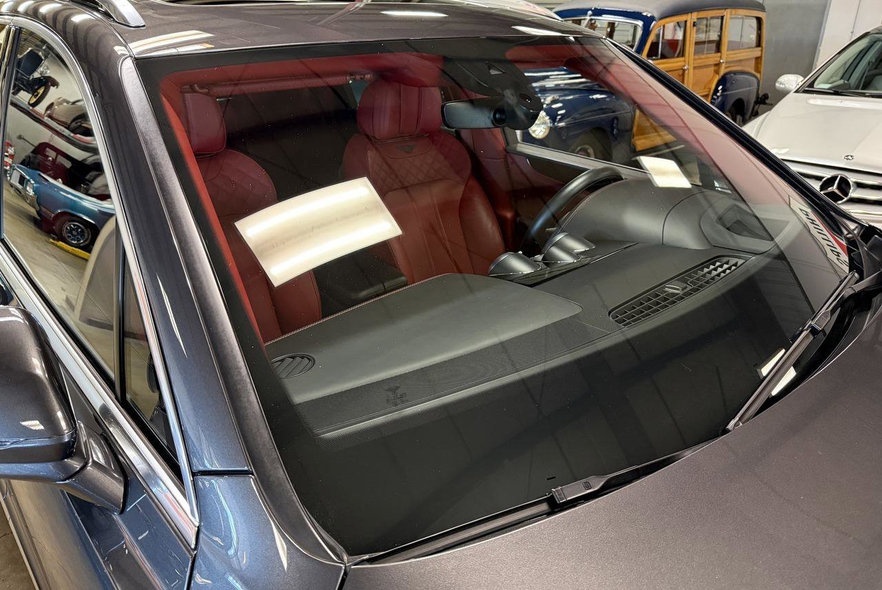 Used 2018 Bentley Bentayga image 31