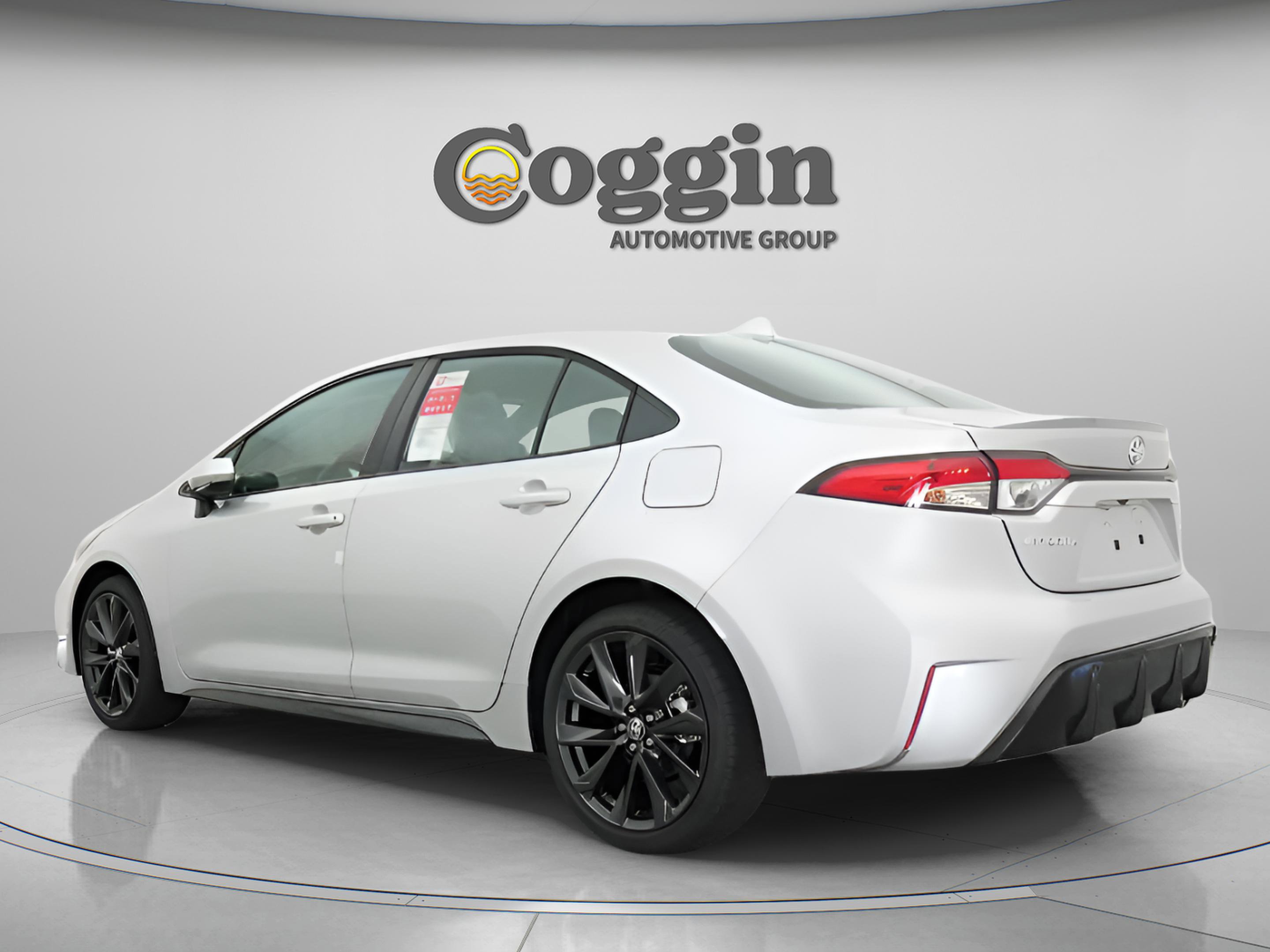 Used 2025 Toyota Corolla SE FWD image 9