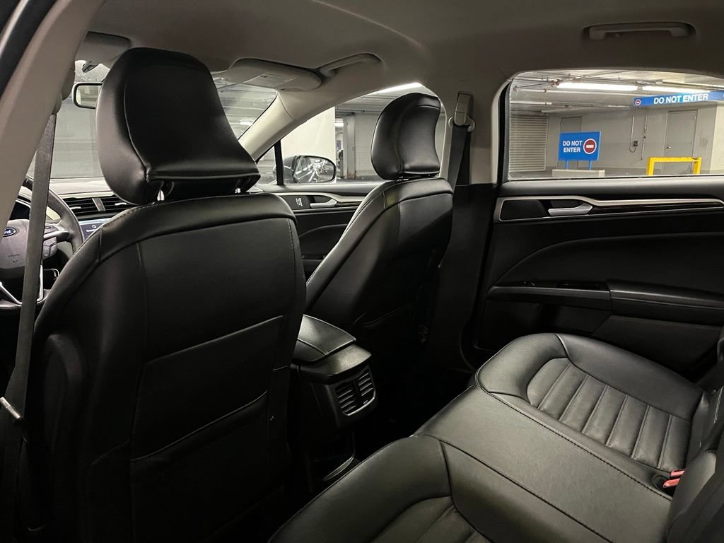 Used 2016 Ford Fusion SE w/ Equipment Group 202A FWD image 17