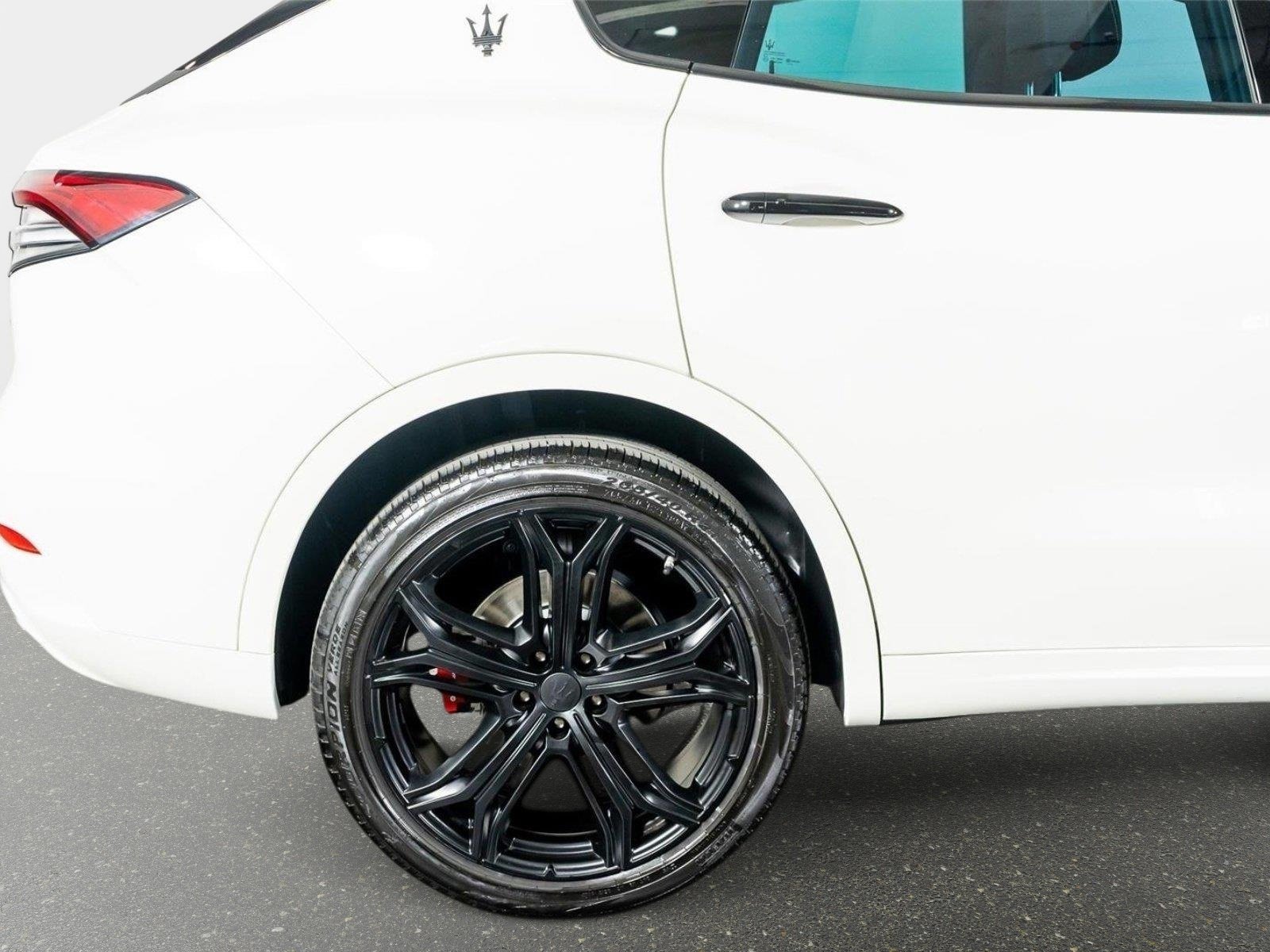 Used 2023 Maserati Levante GT AWD/4WD image 7