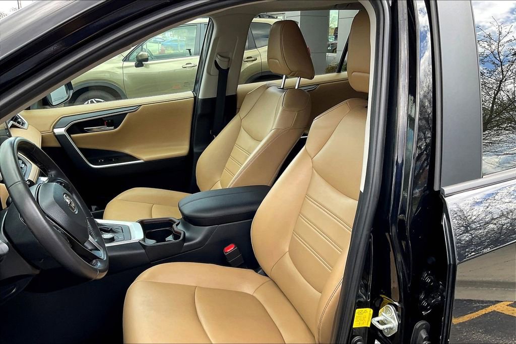 Used 2019 Toyota RAV4 Limited AWD/4WD image 28