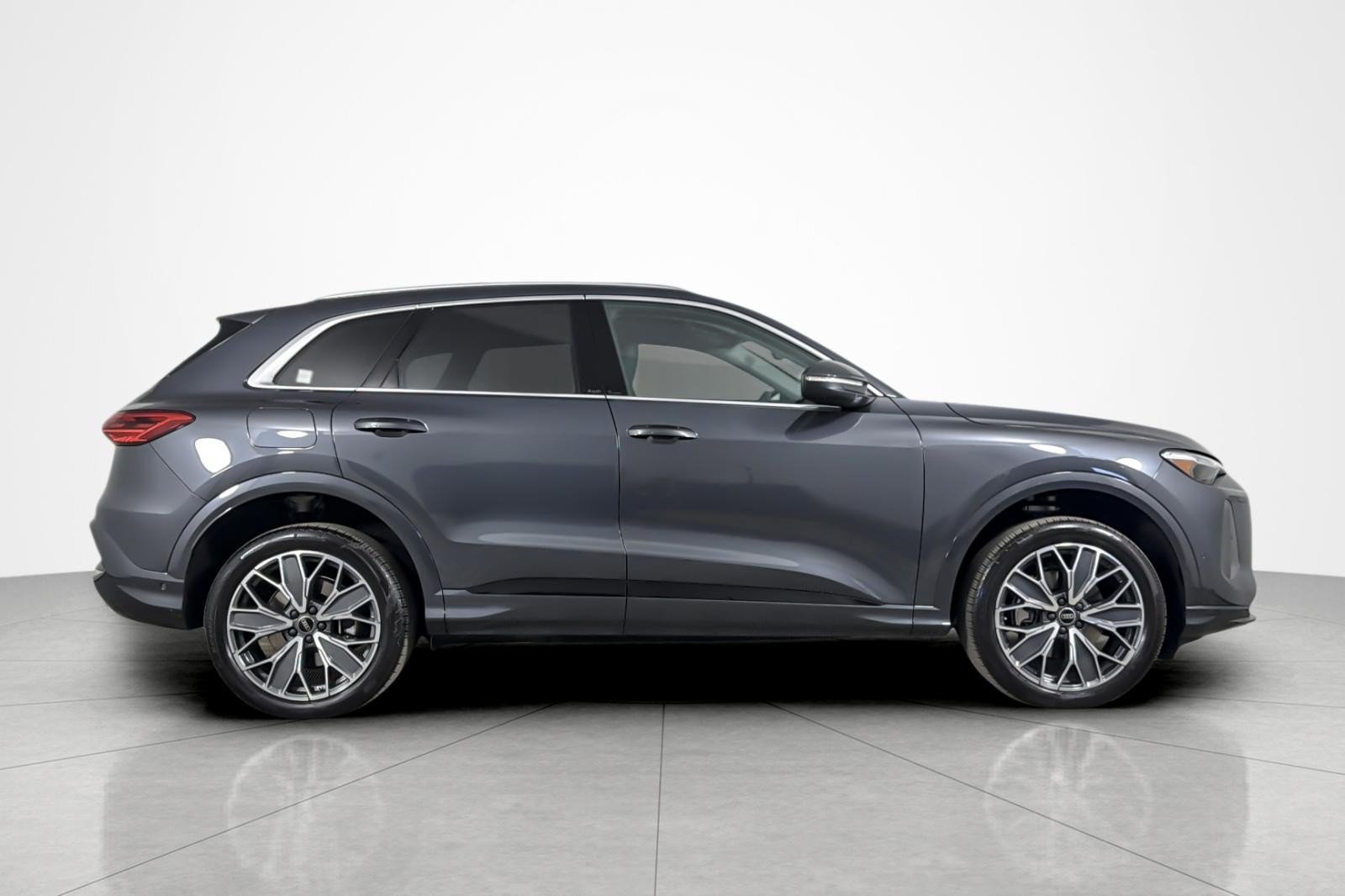Used 2025 Audi Q5 Premium Plus w/ Premium Plus AWD/4WD image 6