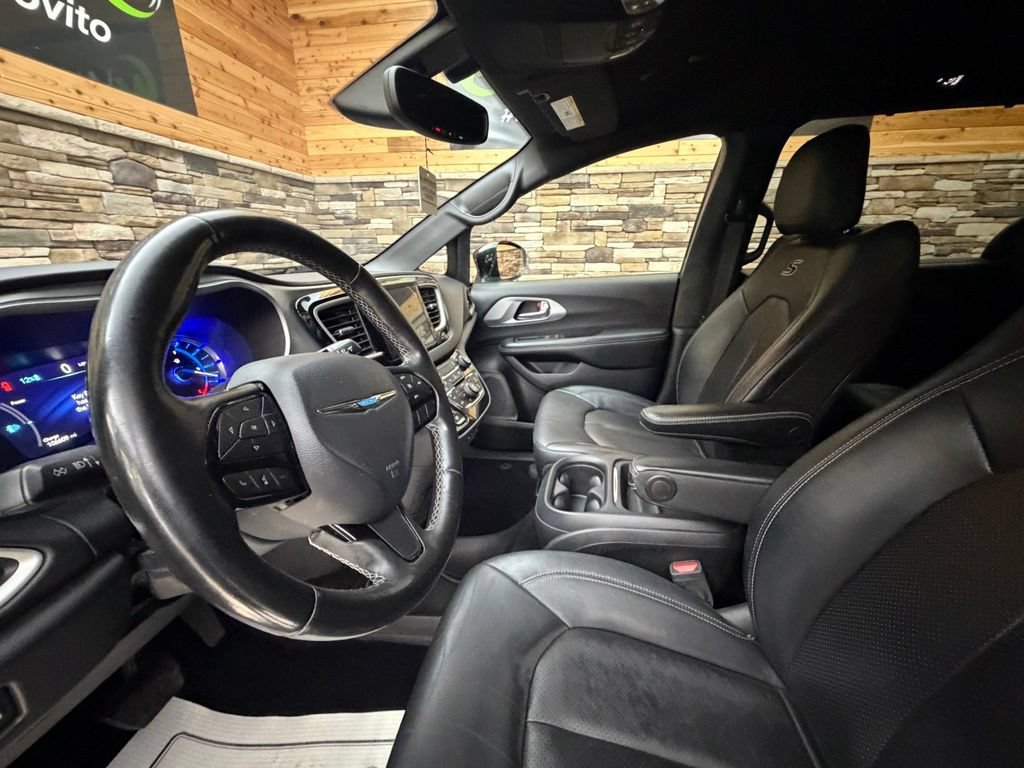 Used 2020 Chrysler Pacifica Touring-L w/ S Appearance Package FWD image 20
