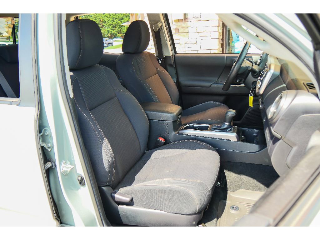 Used 2022 Toyota Tacoma SR5 w/ Trail Edition image 14