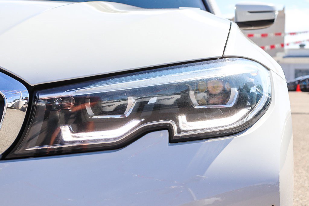 Used 2022 BMW 330i Sedan w/ Driving Assistance Package RWD image 4