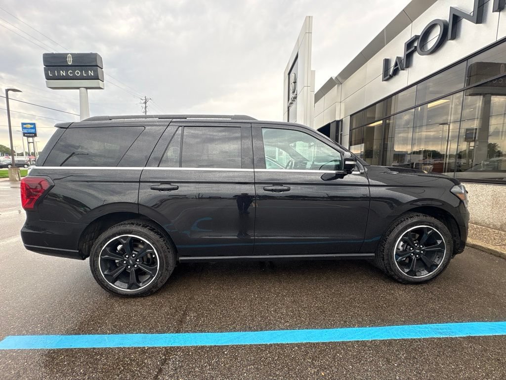 Used 2023 Ford Expedition Limited AWD/4WD image 3