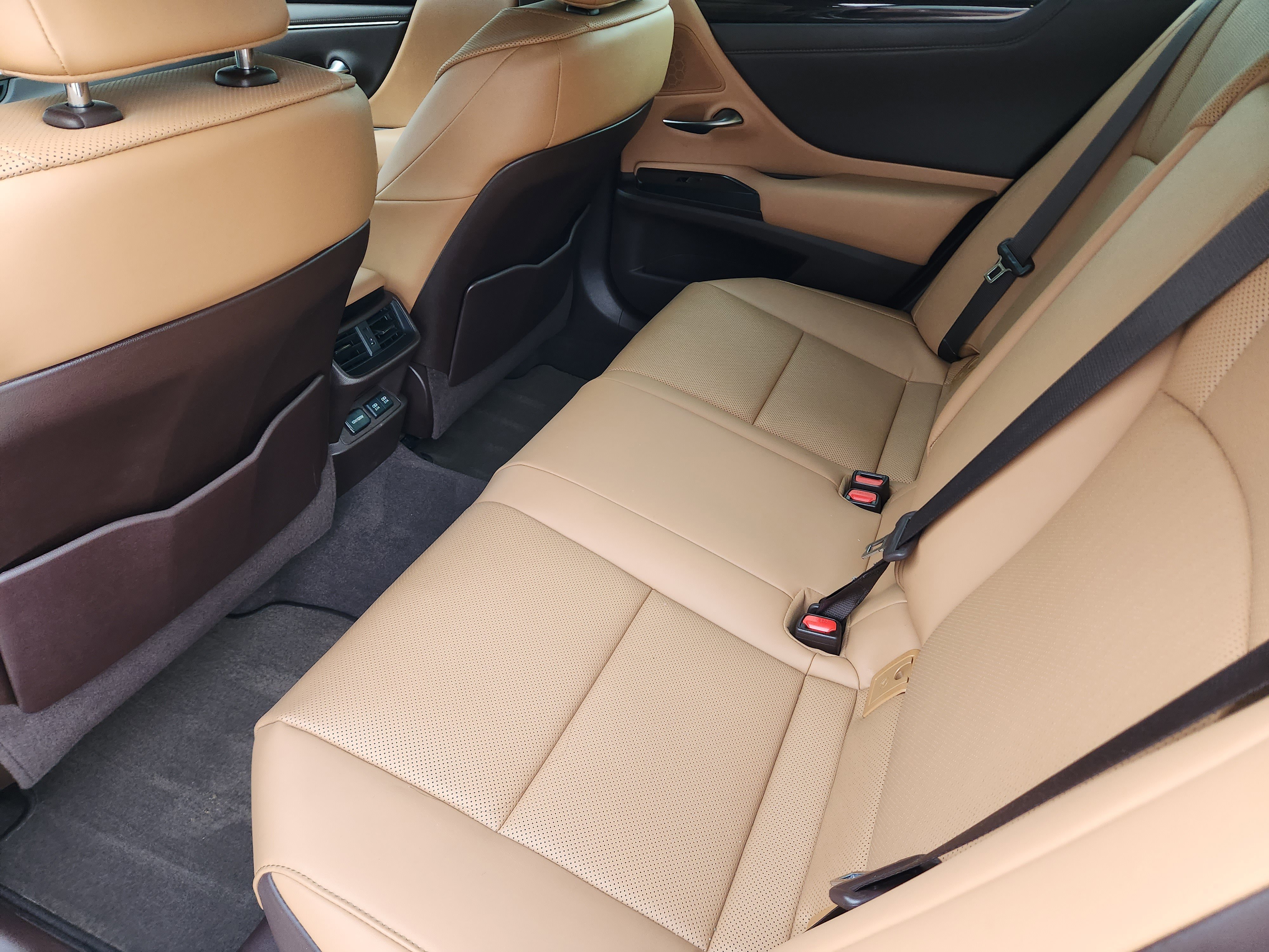 Used 2021 Lexus ES 300h w/ Premium Package image 41