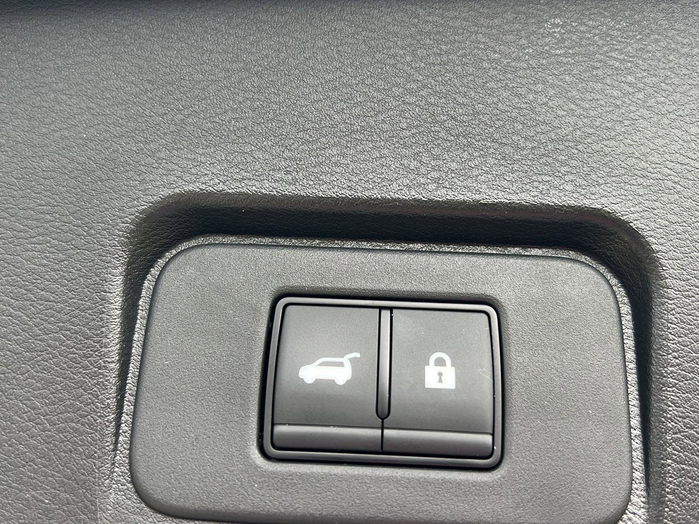 Used 2024 Nissan Rogue SV image 34