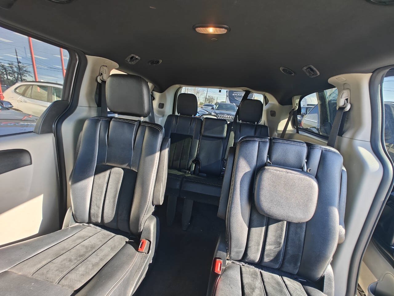 Used 2017 Dodge Grand Caravan SXT FWD image 11