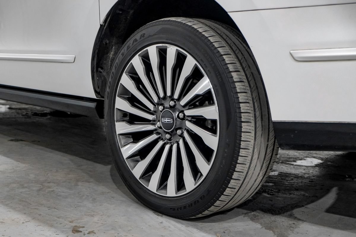 Used 2020 Lincoln Navigator L Reserve w/ Luxury Package RWD image 67