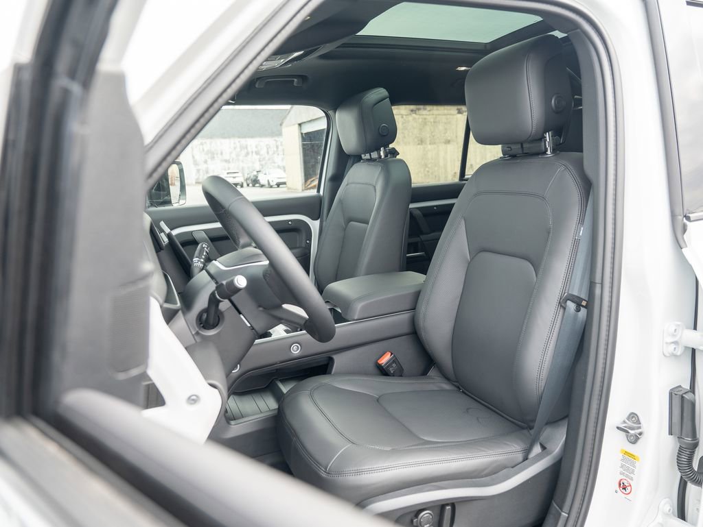 New 2026 Land Rover Defender 110 X-Dynamic SE image 19