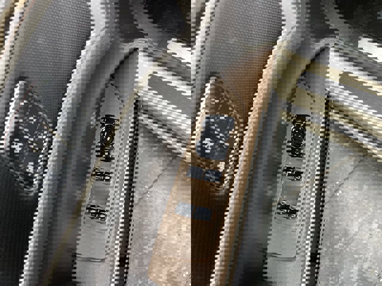 Used 2014 Lincoln MKZ image 10