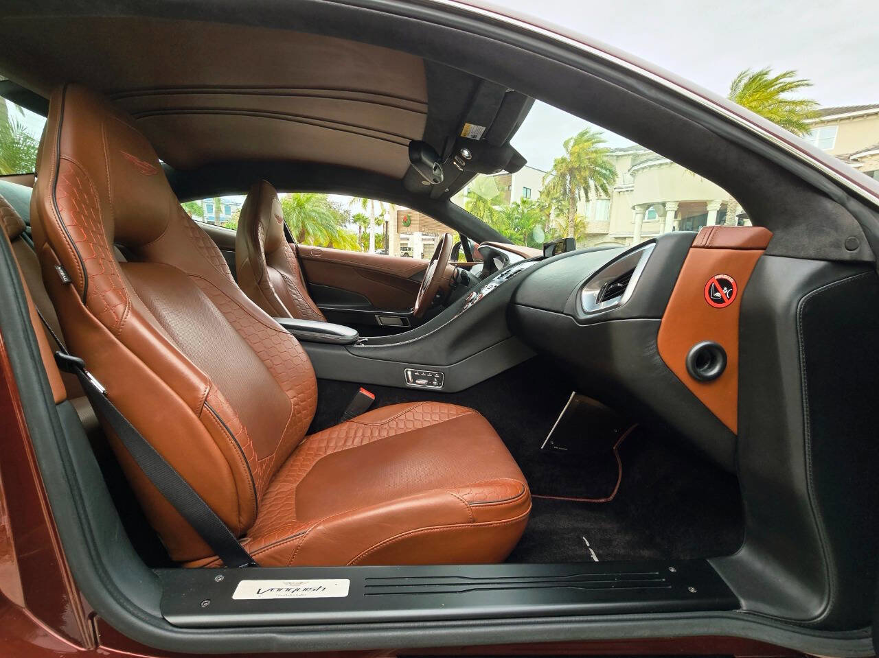 Used 2014 Aston Martin Vanquish Base 2dr Coupe image 22