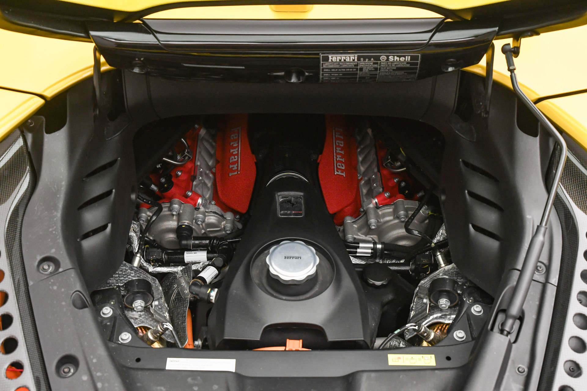 Used 2022 Ferrari SF90 Spider image 29