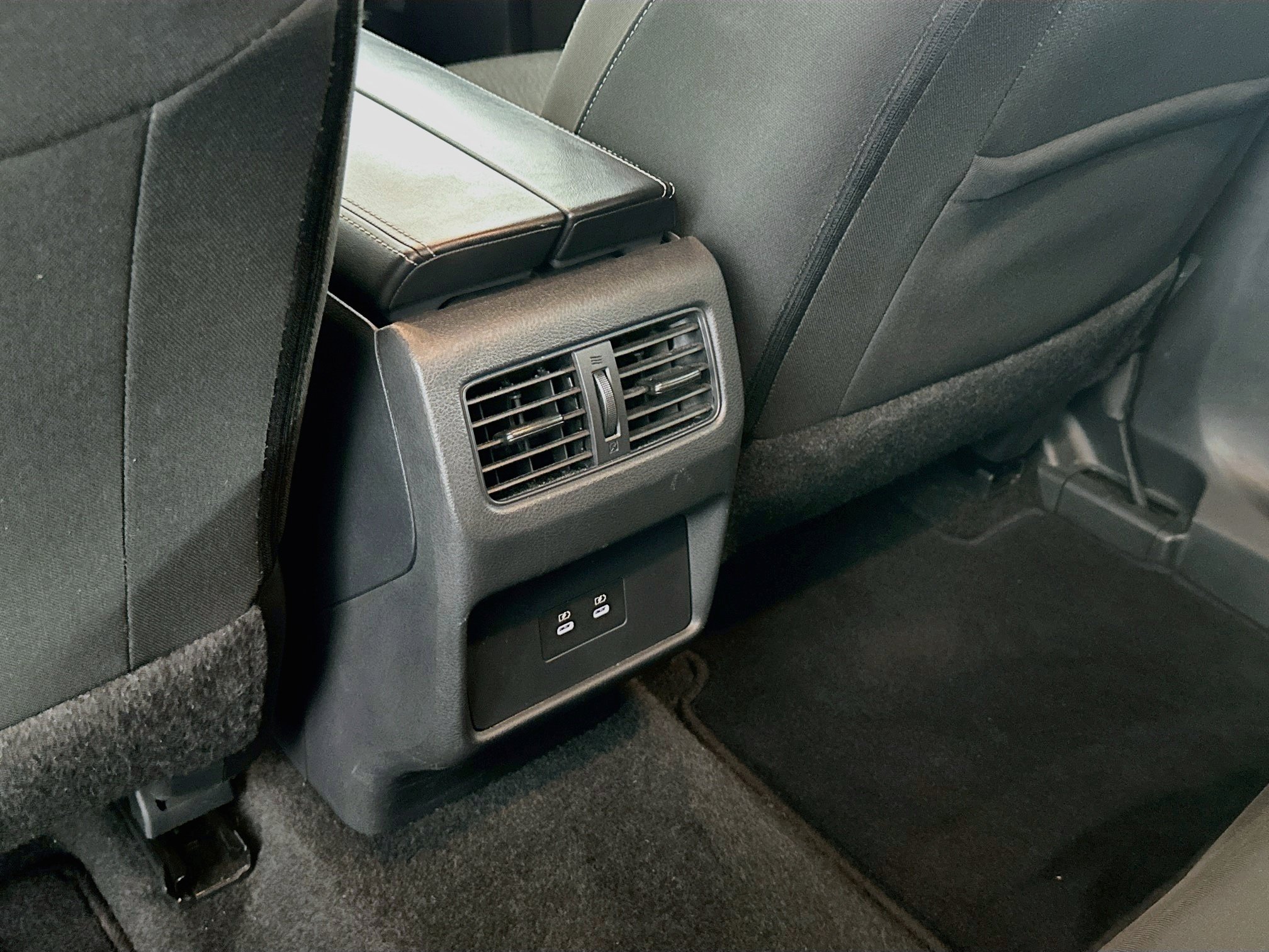 Used 2025 Nissan Rogue SV FWD image 27