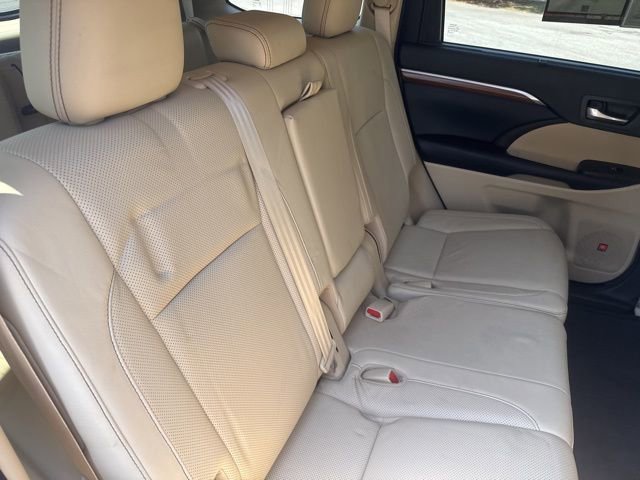 Used 2017 Toyota Highlander Limited FWD image 18