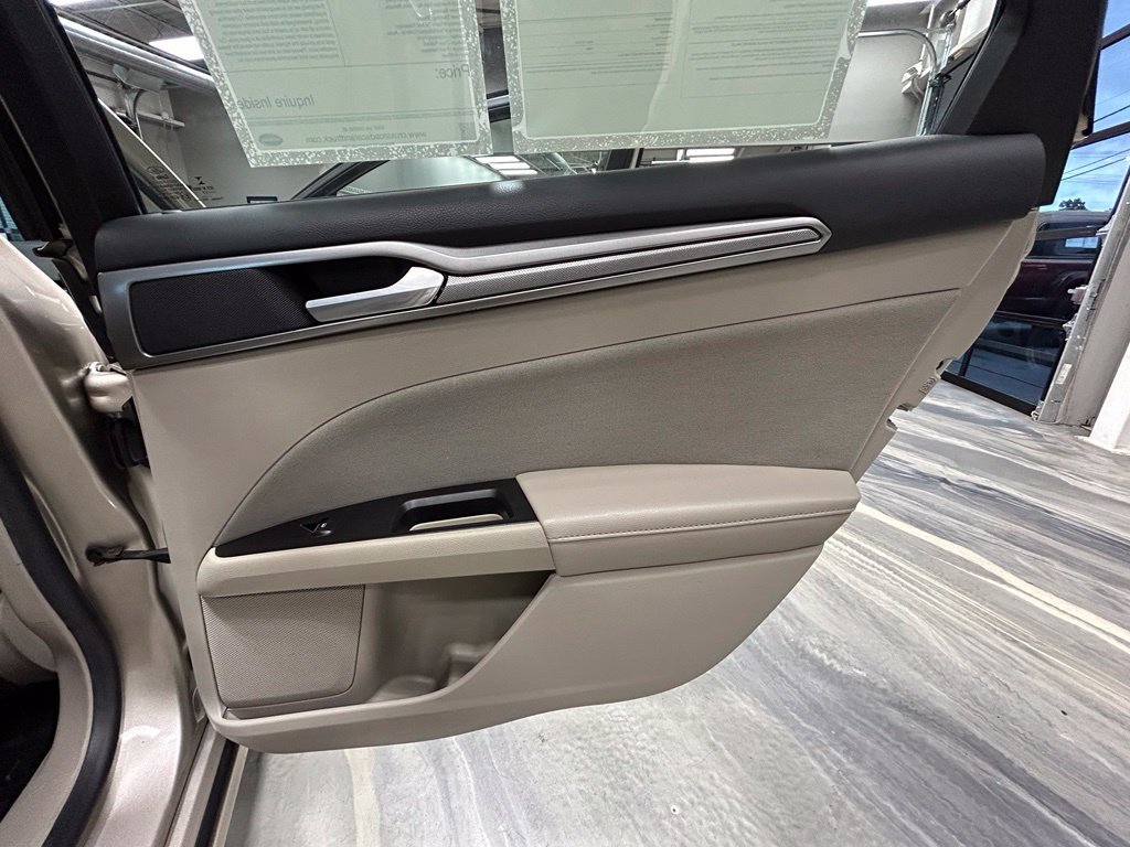 Used 2017 Ford Fusion SE FWD image 39