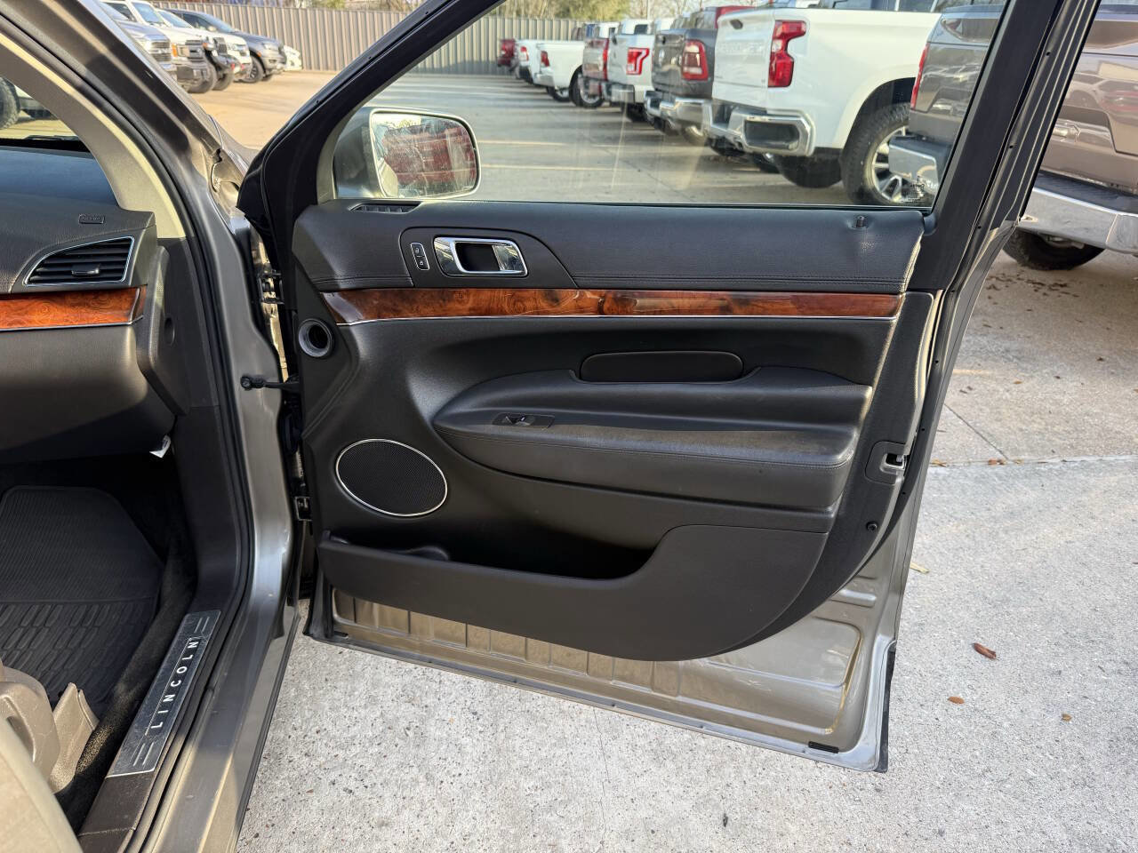 Used 2016 Lincoln MKT AWD w/ Equipment Group 201A image 11
