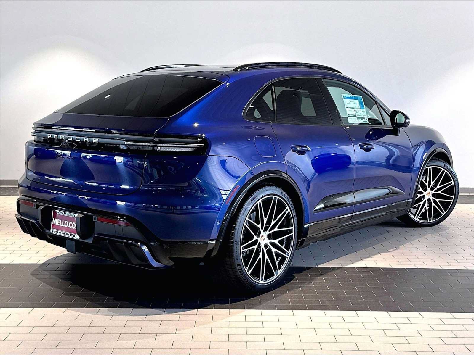 New 2026 Porsche Macan 4 Electric AWD/4WD image 7