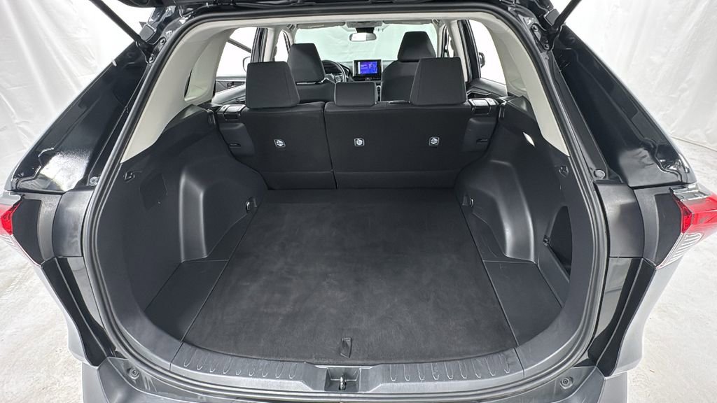 Used 2024 Toyota RAV4 LE image 15