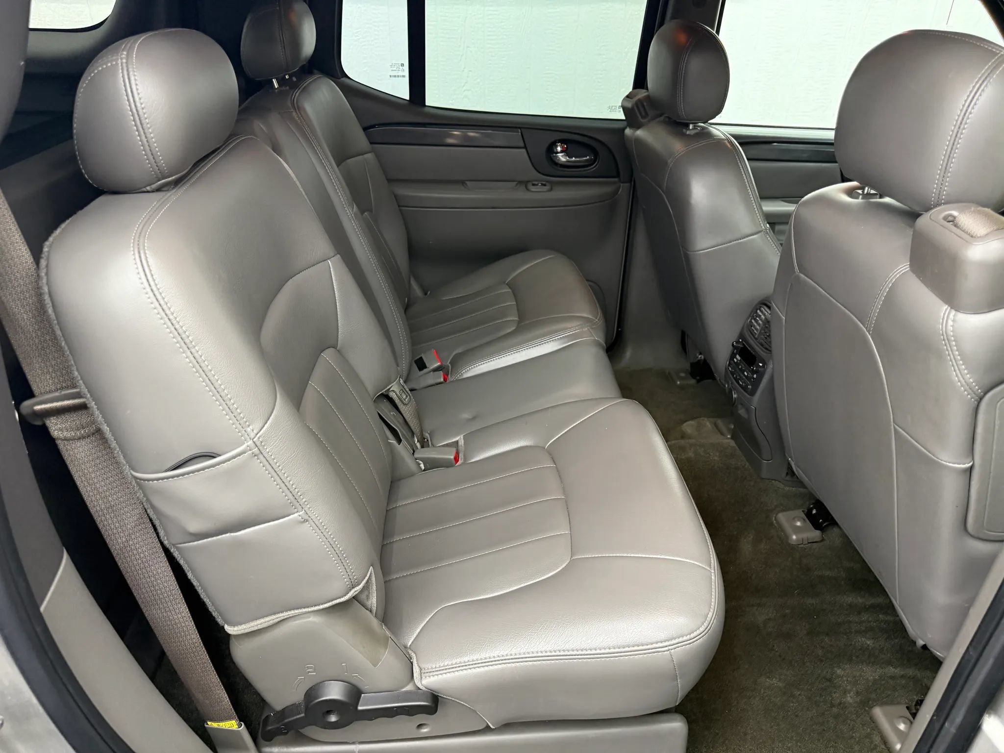 Used 2004 GMC Envoy XUV SLT w/ 1SD Preferred Equipment Group AWD/4WD image 9