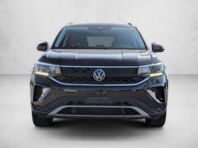 Used 2023 Volkswagen Taos SE w/ Black Wheel Package FWD image 2