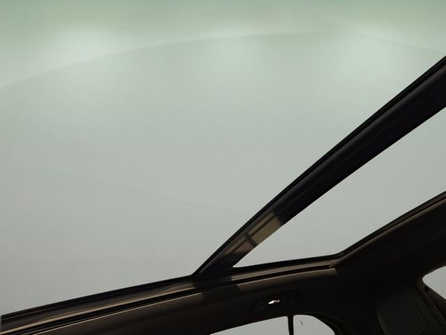 Used 2022 Cadillac XT4 Premium Luxury w/ Technology Package image 18