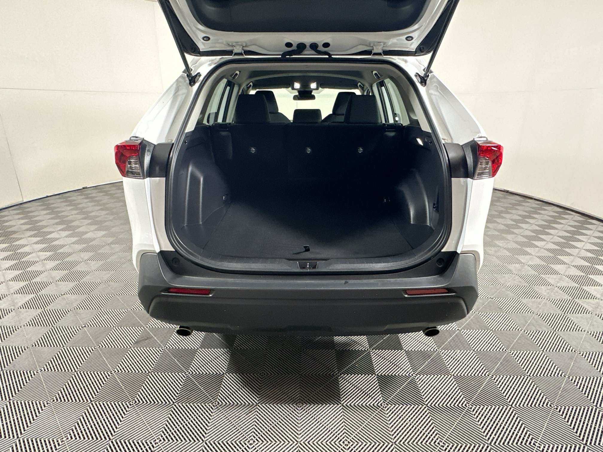 Certified 2025 Toyota RAV4 LE FWD image 30