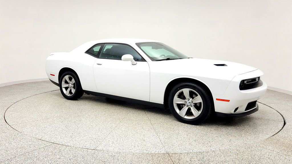 Used 2018 Dodge Challenger SXT image 3