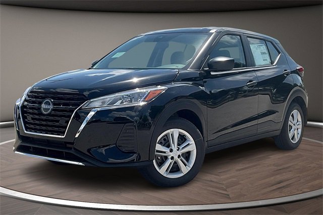 New 2025 Nissan Kicks S