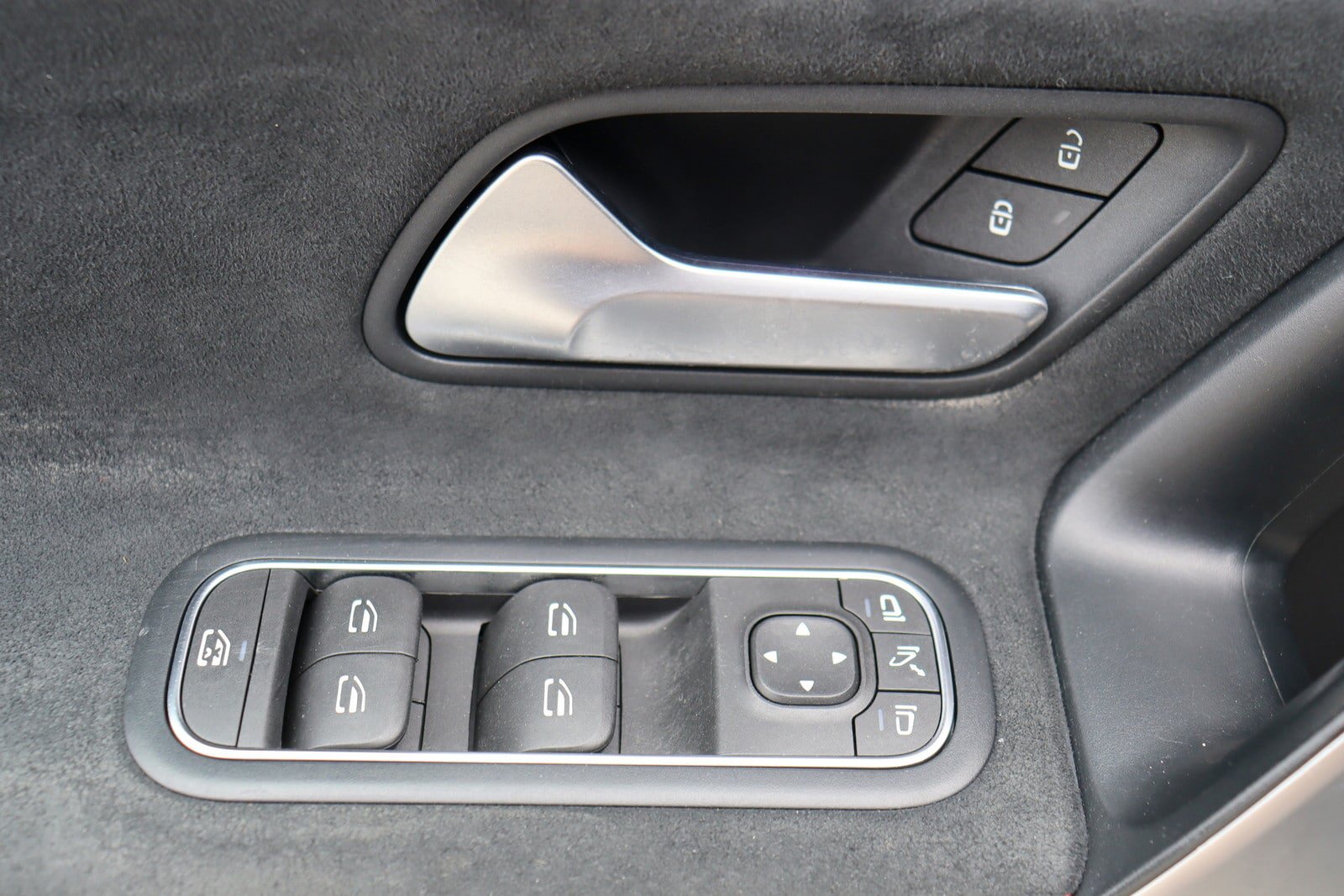 Used 2023 Mercedes-Benz CLA 250 4MATIC w/ AMG Line image 26