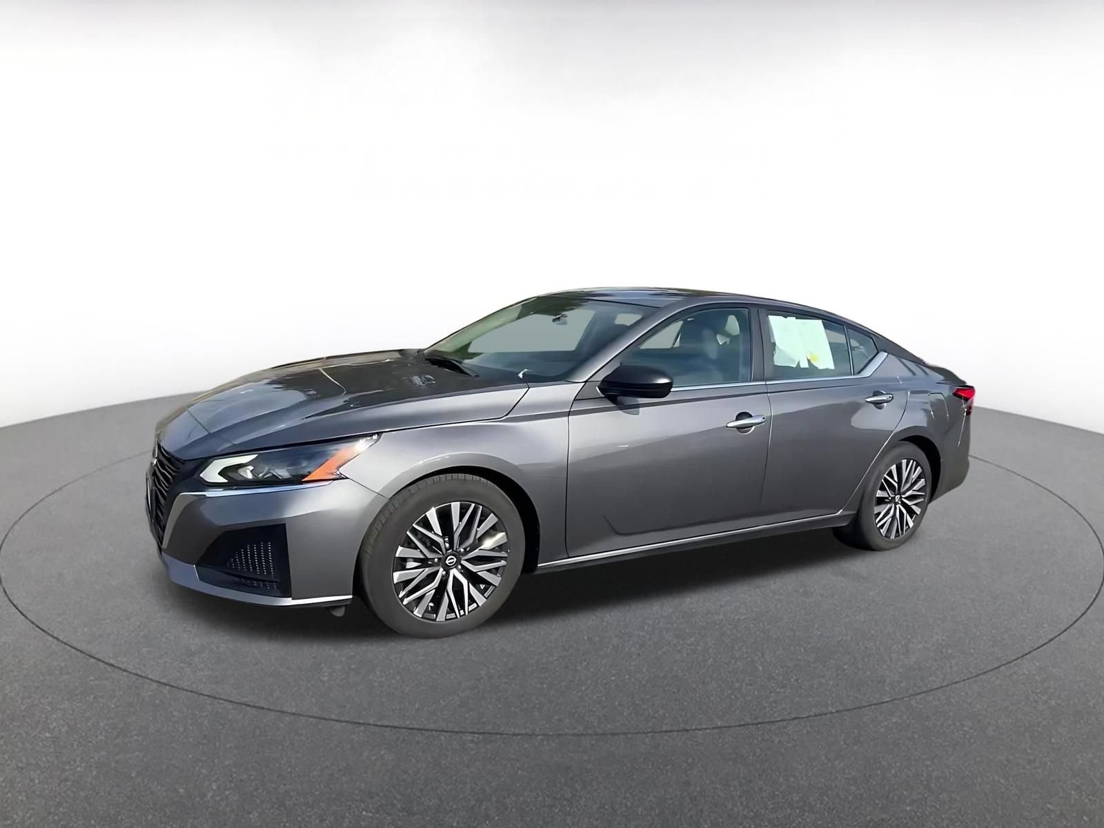 Used 2025 Nissan Altima 2.5 SV FWD image 6